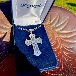 Montana Silversmiths Men’s cross Necklace NWT!
